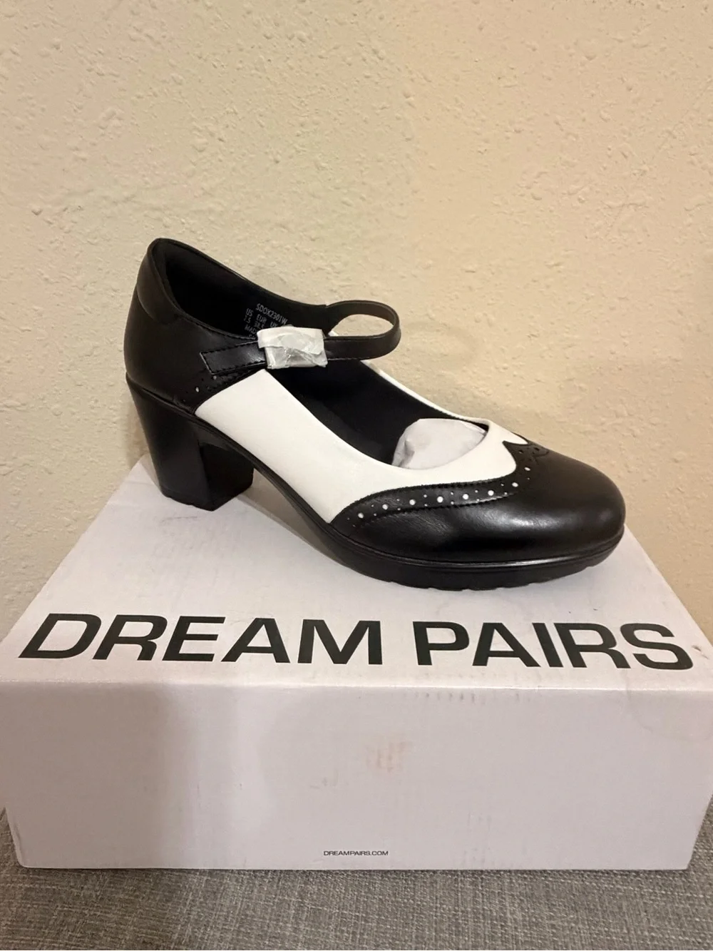 Dream Pairs Black and Cream Mary Jane Wingtip Flats